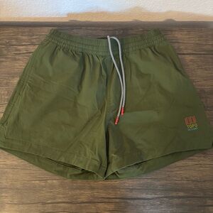 Topo Designs women’s green shorts size small